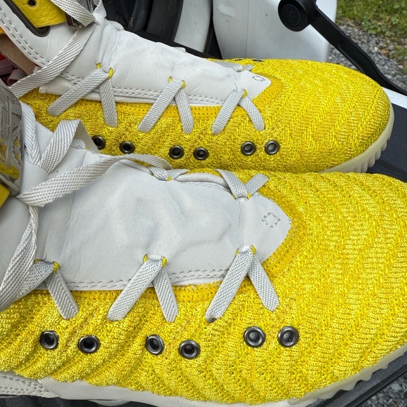 NWOT Nike LeBron Yellow and White Men\'s Athletic Shoes size 5.5 main image 5